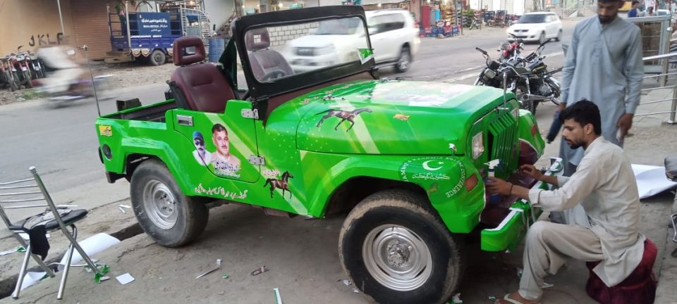 Vinyle Pasting on Jeep — photo 1